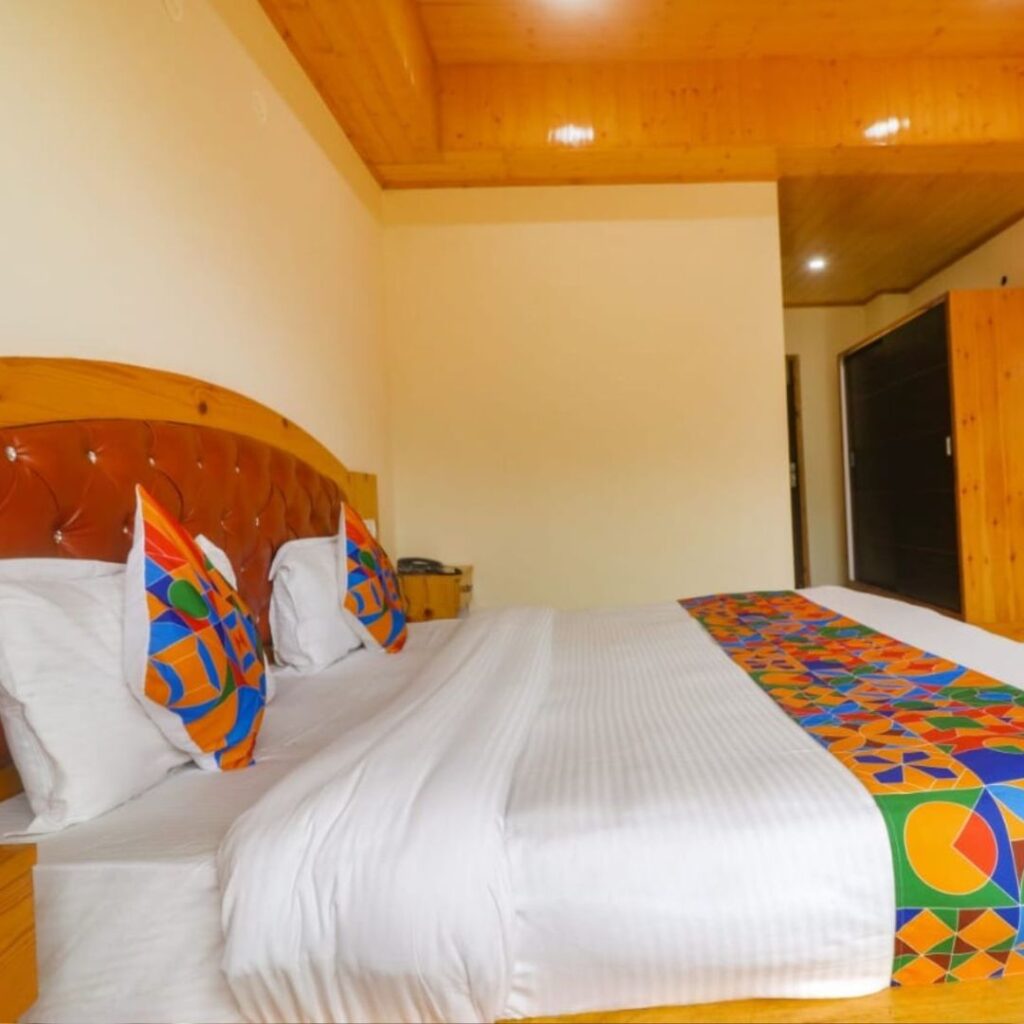 hotel in Manali under 1000